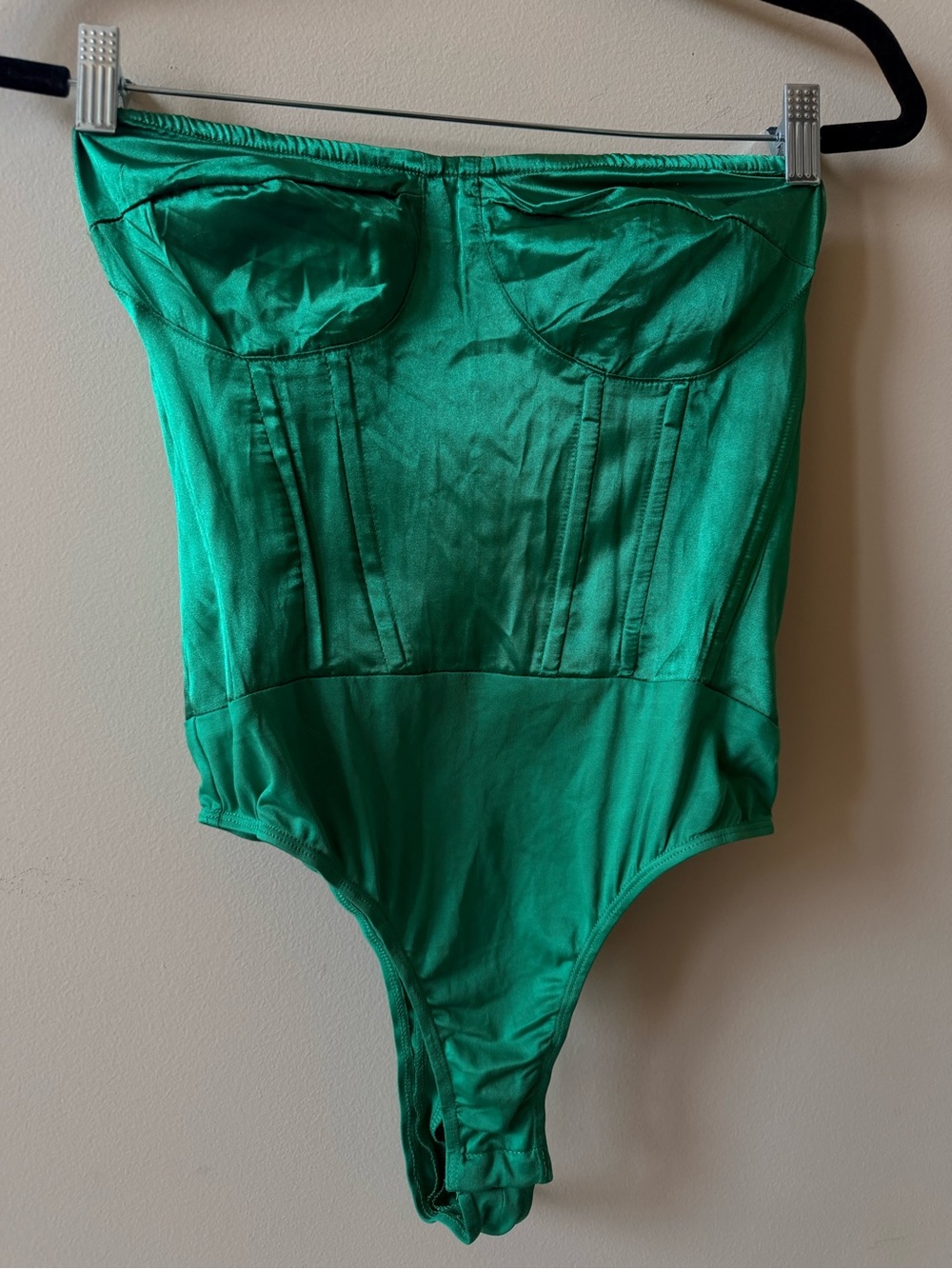 NWT PrettyLittleThing Satin Emerald Green Strapless Bodysuit